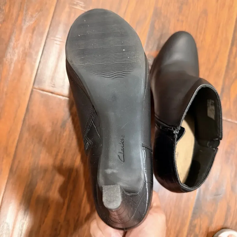 Clark’s Collection Women’s Black Ankle Booties Size 8.5 Zip High Heel Classic